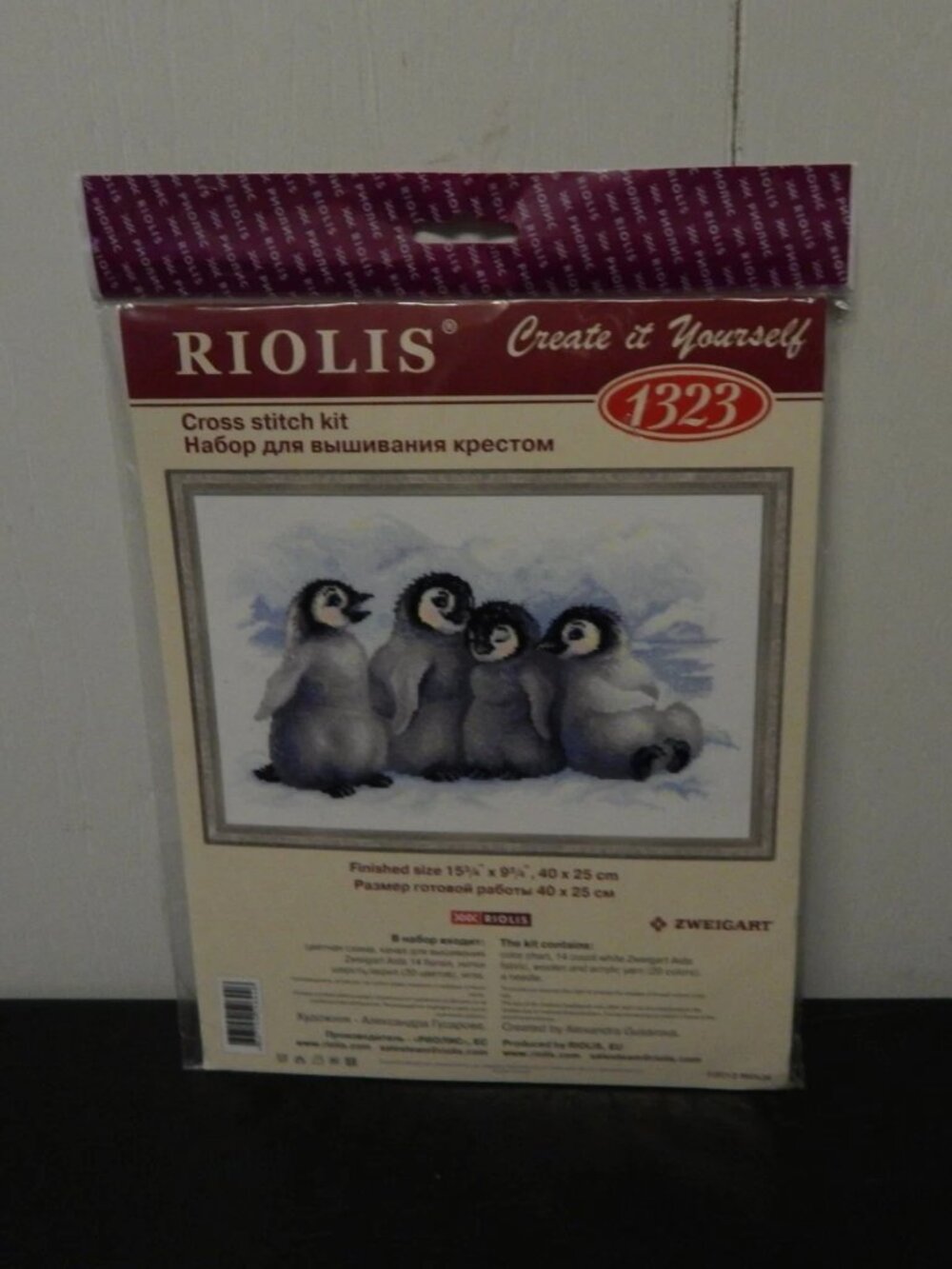 RIOLIS Counted Cross Stitch Kit 15.75"X9.75"-Funny Penguins (14 Count) -R1323